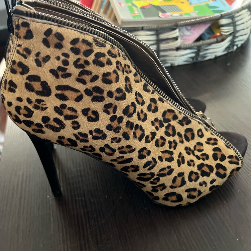 Like new Carlos Santana leopard booties size 10